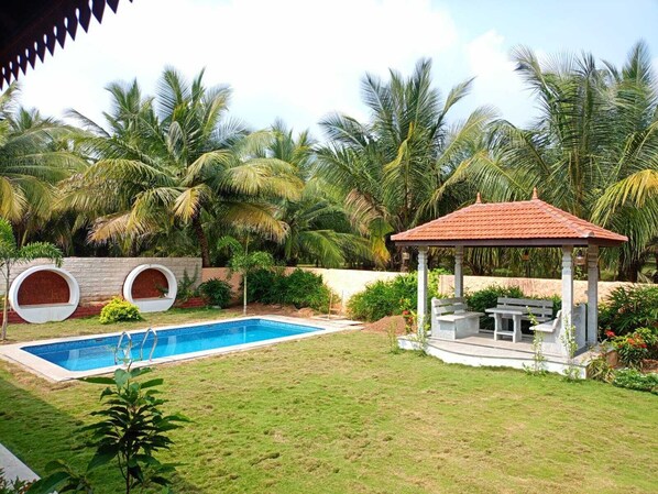 Traditional Villa | Garden view