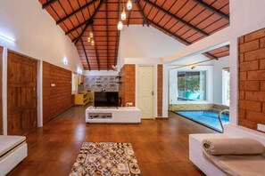 Luxury Villa, 2 Bedrooms, Jetted Tub, Garden View | Living area