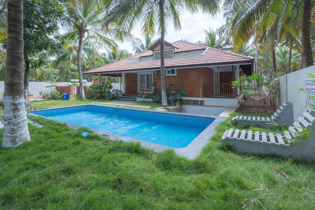 Premium villa, 2 slaapkamers, privézwembad, uitzicht op tuin | 2 slaapkamers, een strijkplank/strijkijzer, beddengoed