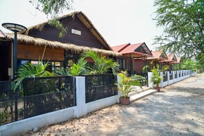 Exterior - Twin Bedroom/ Half way to Angkor Wat (Krong Siem Reap)