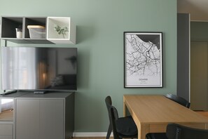 Departamento Confort | 1 habitación, decoración personalizada, muebles diferentes y escritorio 