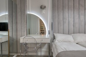 Departamento Deluxe | 1 habitación, decoración personalizada, muebles diferentes y escritorio 