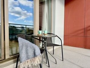 Departamento Confort | 1 habitación, decoración personalizada, muebles diferentes y escritorio 