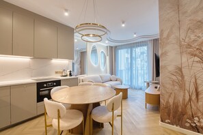 Deluxe-Apartment | Eigene Küche | Großer Kühlschrank, Ofen, Herdplatte, Geschirrspüler