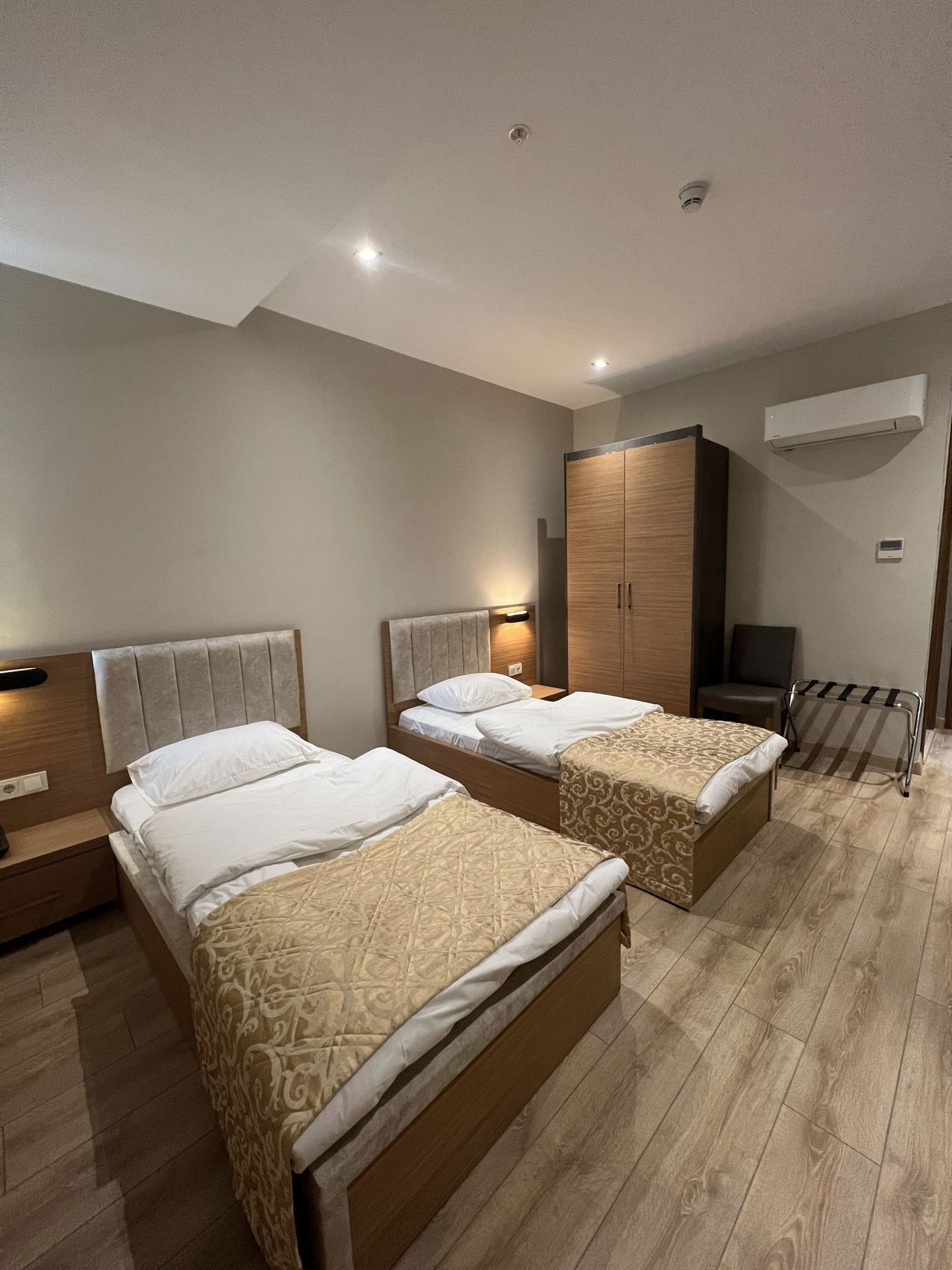 Egyptian cotton sheets, premium bedding, in-room safe
