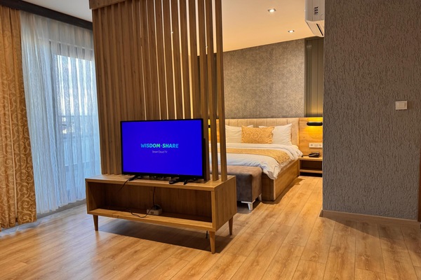 Rom – deluxe, 1 queensize-seng, ikke-røyk, byutsikt | Sengetøy i egyptisk bomull, sengetøy av topp kvalitet og safe på rommet