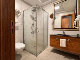 Duş, geniş duş başlığı, lüks banyo/kozmetik ürünleri 