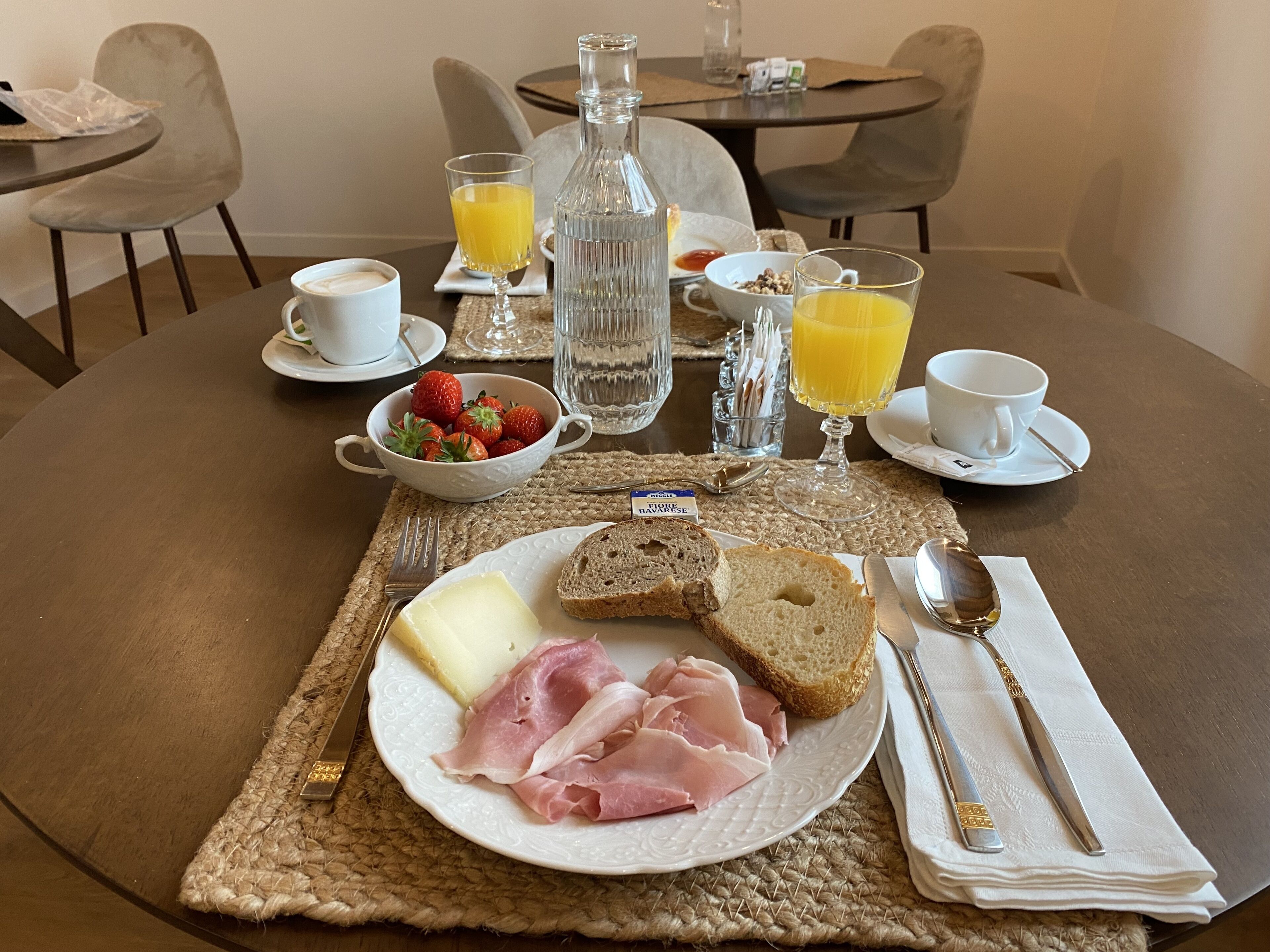 فطور أوروبي مجانًا يوميًا