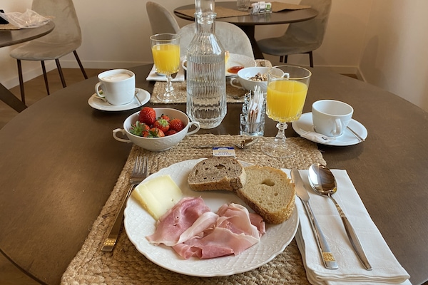 Dagelijks continentaal ontbijt inbegrepen