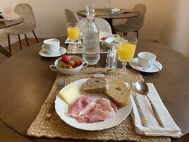 Café da manhã continental grátis todos os dias