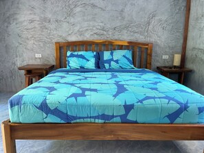 Individually decorated, desk, laptop workspace, blackout curtains - Baan Sabai Guesthouse (Khanom)