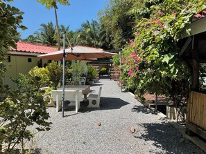 Individually decorated, desk, laptop workspace, blackout curtains - Baan Sabai Guesthouse (Khanom)