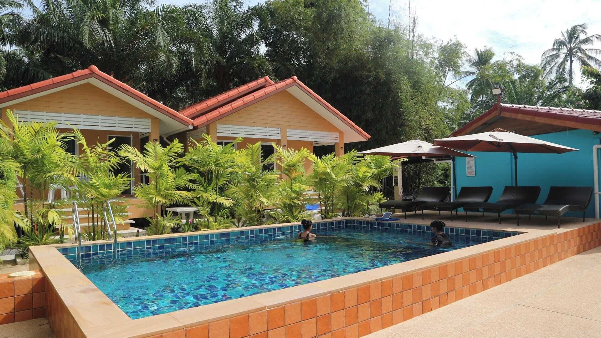 Hồ bơi ngoài trời 