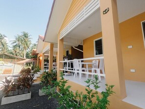 Terrace/patio - Baan Sabai Guesthouse (Khanom)