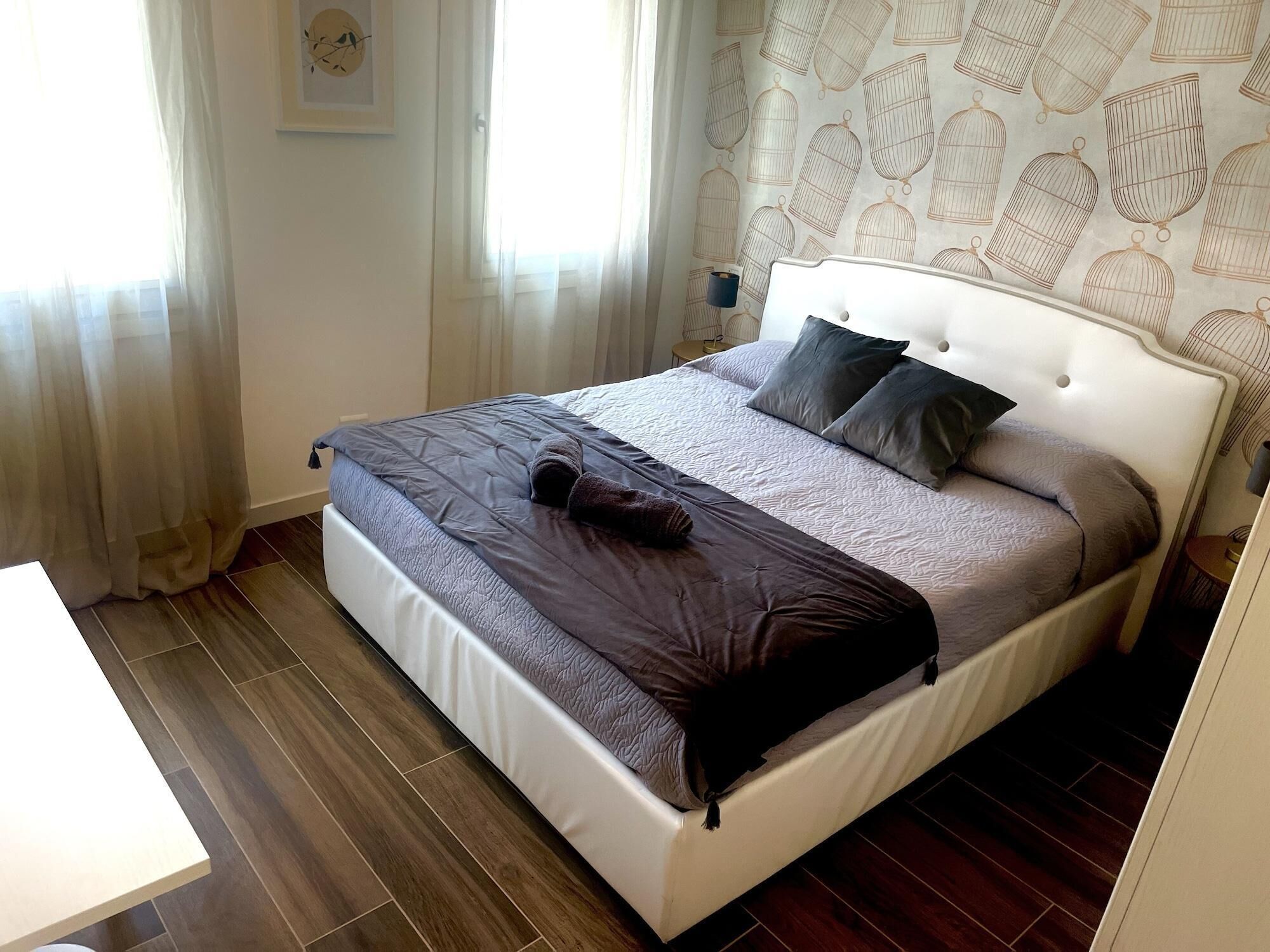 1 bedroom, minibar, desk, soundproofing