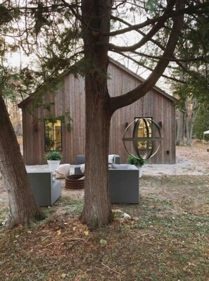 Terrace/patio - The Fernhaus - Luxury Cabin Across from East Bay (Elk Rapids)