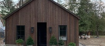 The Fernhaus - Luxury Cabin Across from East Bay