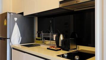Frigorífic, microones, placa de cuina i bullidora elèctrica