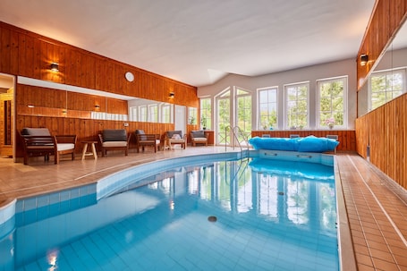 Piscina interna. Hotel AURI