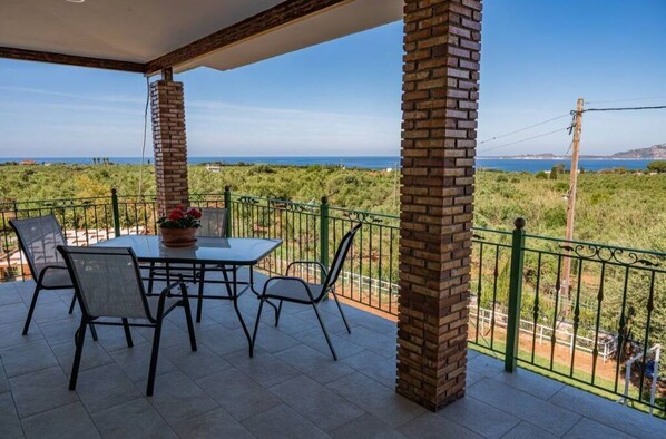 تناول الطعام بالخارج