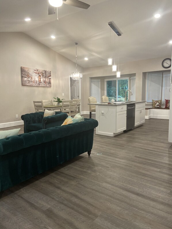 Smart TV, fireplace, table tennis, offices