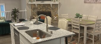 COMING 4 FIFA WORLD CUP 2026? We’re 18 Min from LakePointe Sports Complex too!