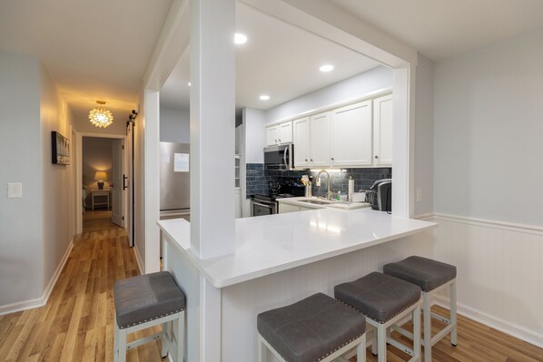 Fridge, microwave, stovetop, dishwasher