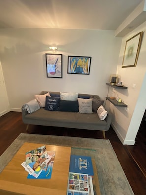 Smart TV, fireplace, DVD player, ping pong