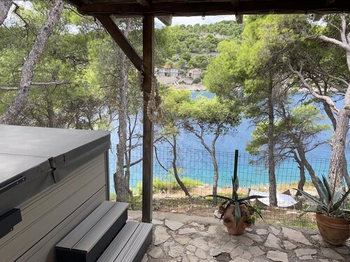 Beachfront Apar.in a Pine Forest With Covered Terrace of 50 m2 and Large Jacuzzi
