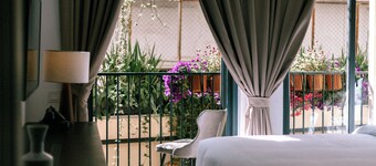 LA. CHRONIQUE HOTEL