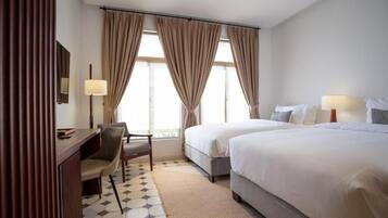 Laptop workspace, blackout curtains, iron/ironing board, free WiFi