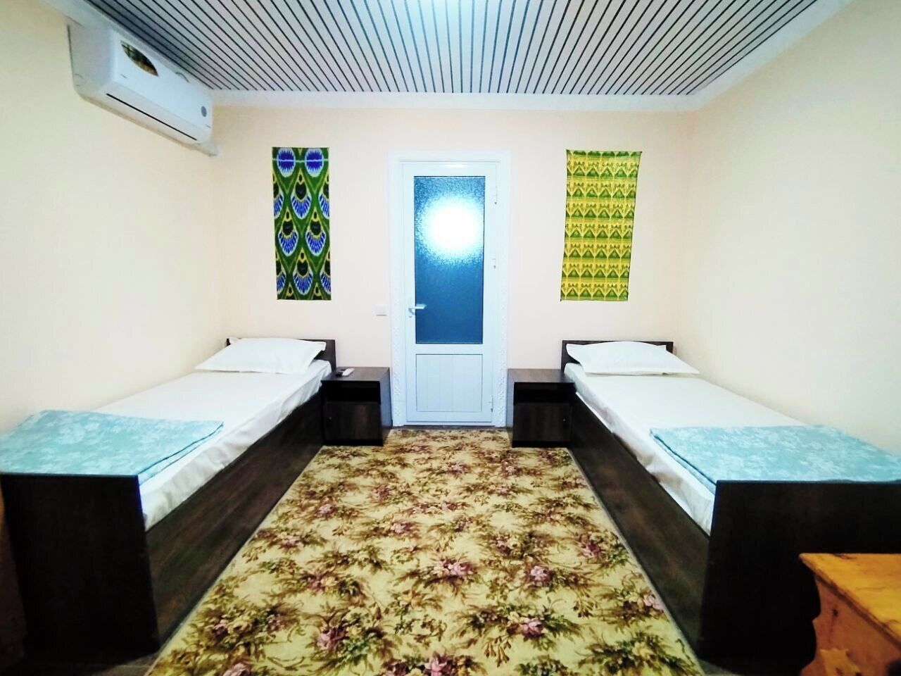 Chambre avec lits jumeaux | Couette en duvet d'oie, décoration personnalisée