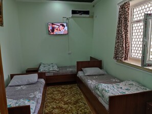 Basic Shared Dormitory | Down duvets, individually decorated, individually furnished, desk - Goziyon Hostel (Bukhara)
