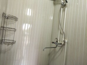 Free toiletries, hair dryer, slippers, towels - Goziyon Hostel (Bukhara)