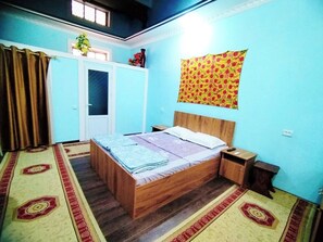 Basic Double Room | Down comforters, individually decorated, individually furnished, desk - Goziyon Hostel (Bukhara)