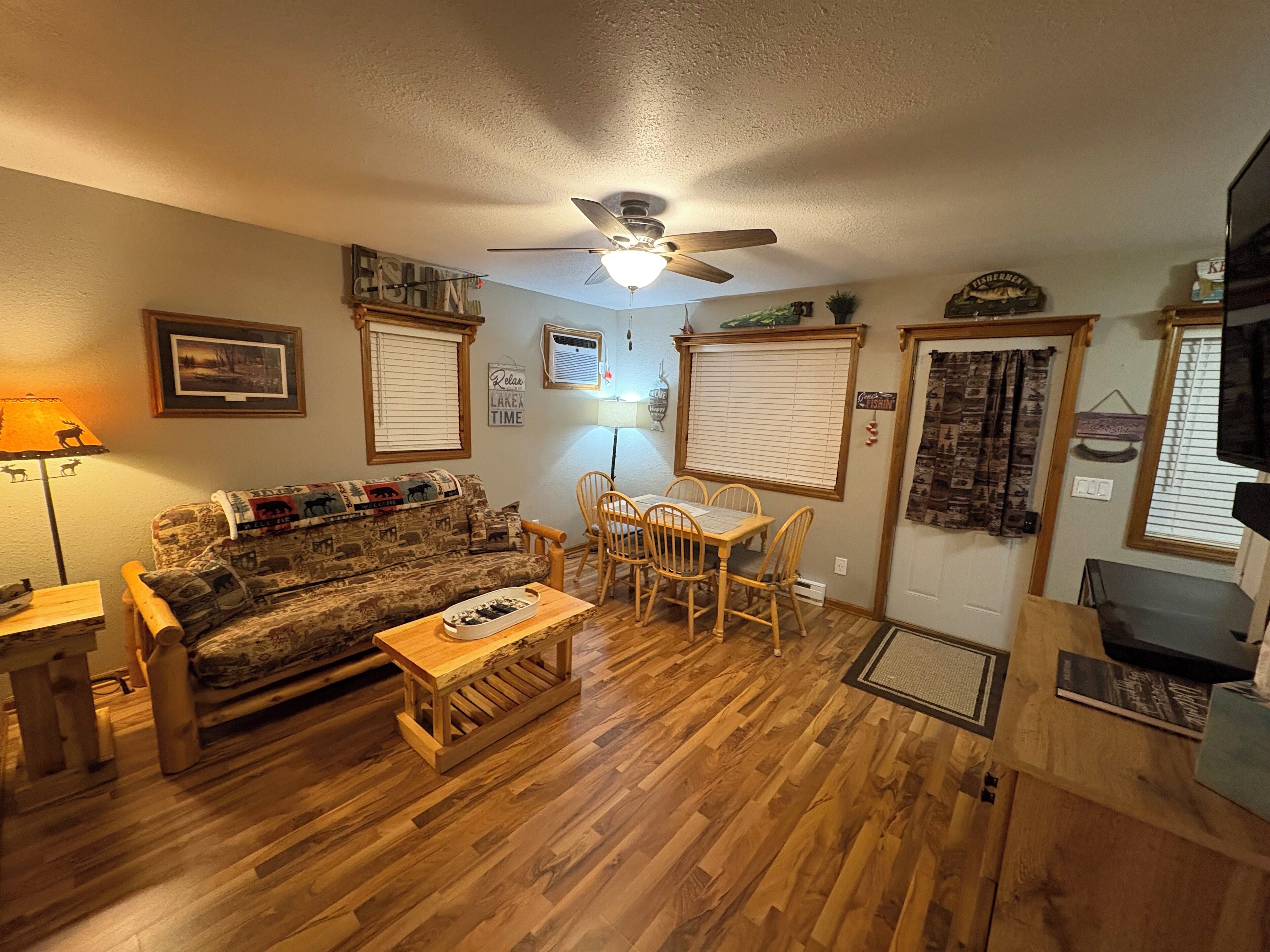 TV connectée, lecteur de DVD, vidéothèque, chaîne hi-fi