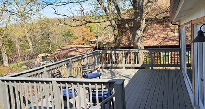 Cozy Texoma Hideaway: 4-Bed, 800ft from Lake Texoma, Tanglewood Resort Access