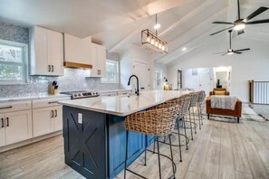 Fridge, microwave, oven, stovetop - Cozy Texoma Hideaway: 4-Bed, 800ft from Lake Texoma, Tanglewood Resort Access (Pottsboro)