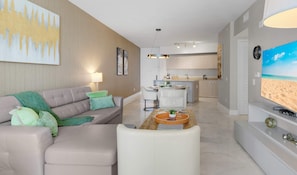 TV, offices - Rooftop Pool Oceanview Balcony & Beachfront Resort (Hollywood)
