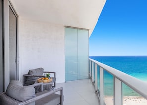 Property grounds - Rooftop Pool Oceanview Balcony & Beachfront Resort (Hollywood)