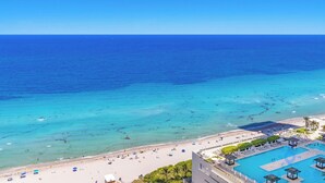 A beach resort with a pool, beach, and ocean view. - Rooftop Pool –Oceanview Balcony| Beachfront Resort (Hollywood)
