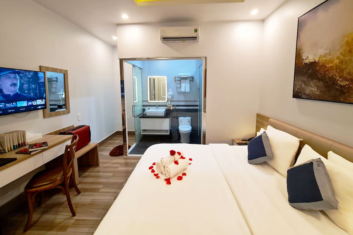 Doppia Basic | Una scrivania, Wi-Fi gratuito, lenzuola