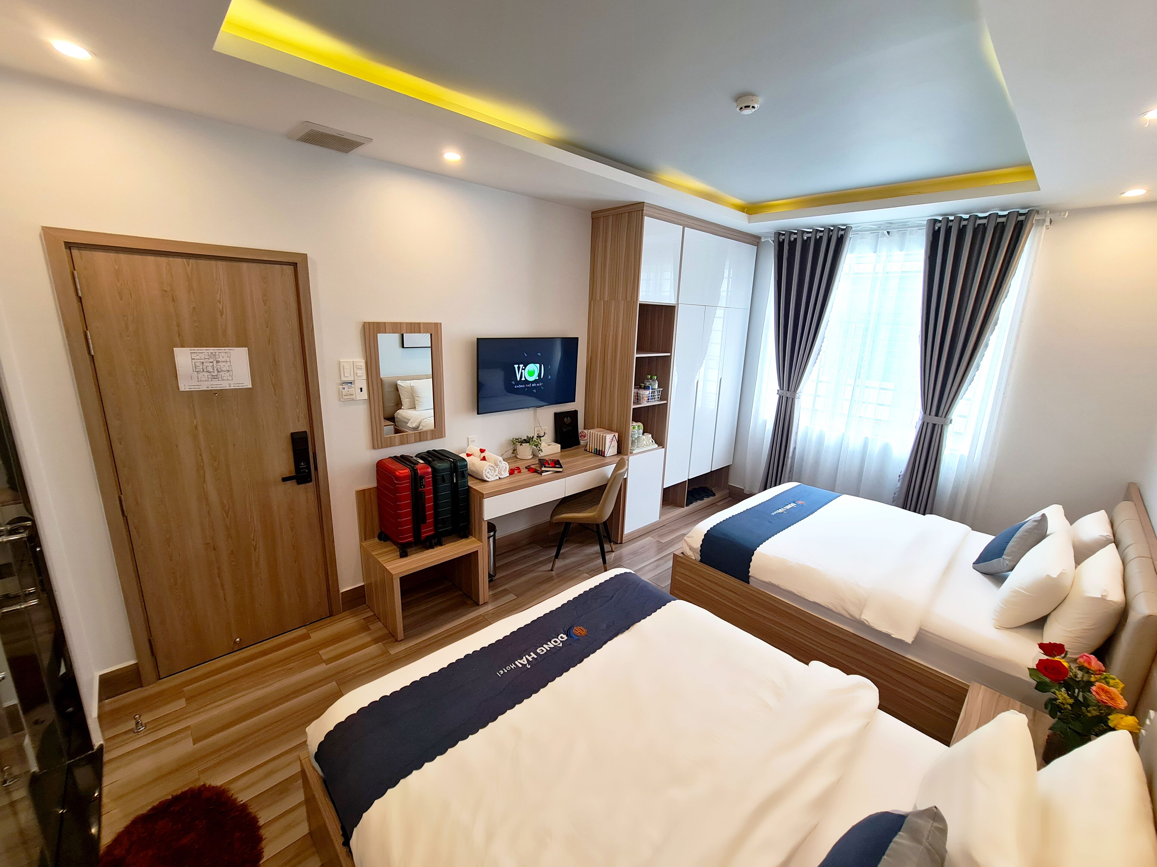 Habitación cuádruple familiar | Escritorio, wifi gratis y ropa de cama 