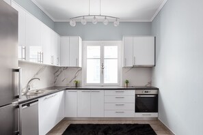 Grand-Haus | Eigene Küche | Kühlschrank, Ofen, Herdplatte, Geschirrspüler