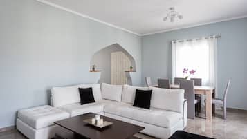 Casa grand | Área de estar | Smart TV 50 polegadas com canais digitais, TV, Netflix
