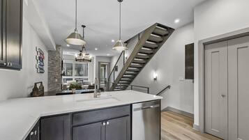 Townhome, 2 Bedrooms | Private kitchen