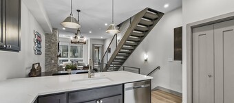 58b 2br 3ba 2 Bedroom Townhouse by RedAwning