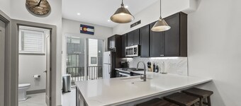 58b 2br 3ba 2 Bedroom Townhouse by RedAwning