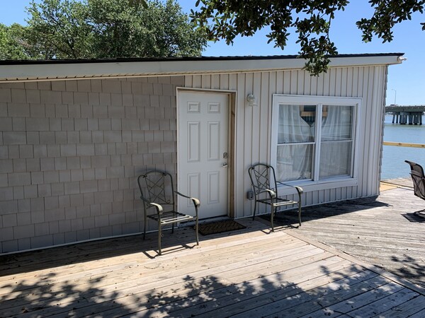 The Boat House - Water Front, Wifi, Pet Friendly 1 Bedroom Home By Redawning - Norfolk, VA