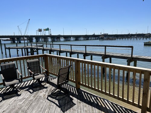 The Boat House - Water Front, Wifi, Pet Friendly 1 Bedroom Home by RedAwning